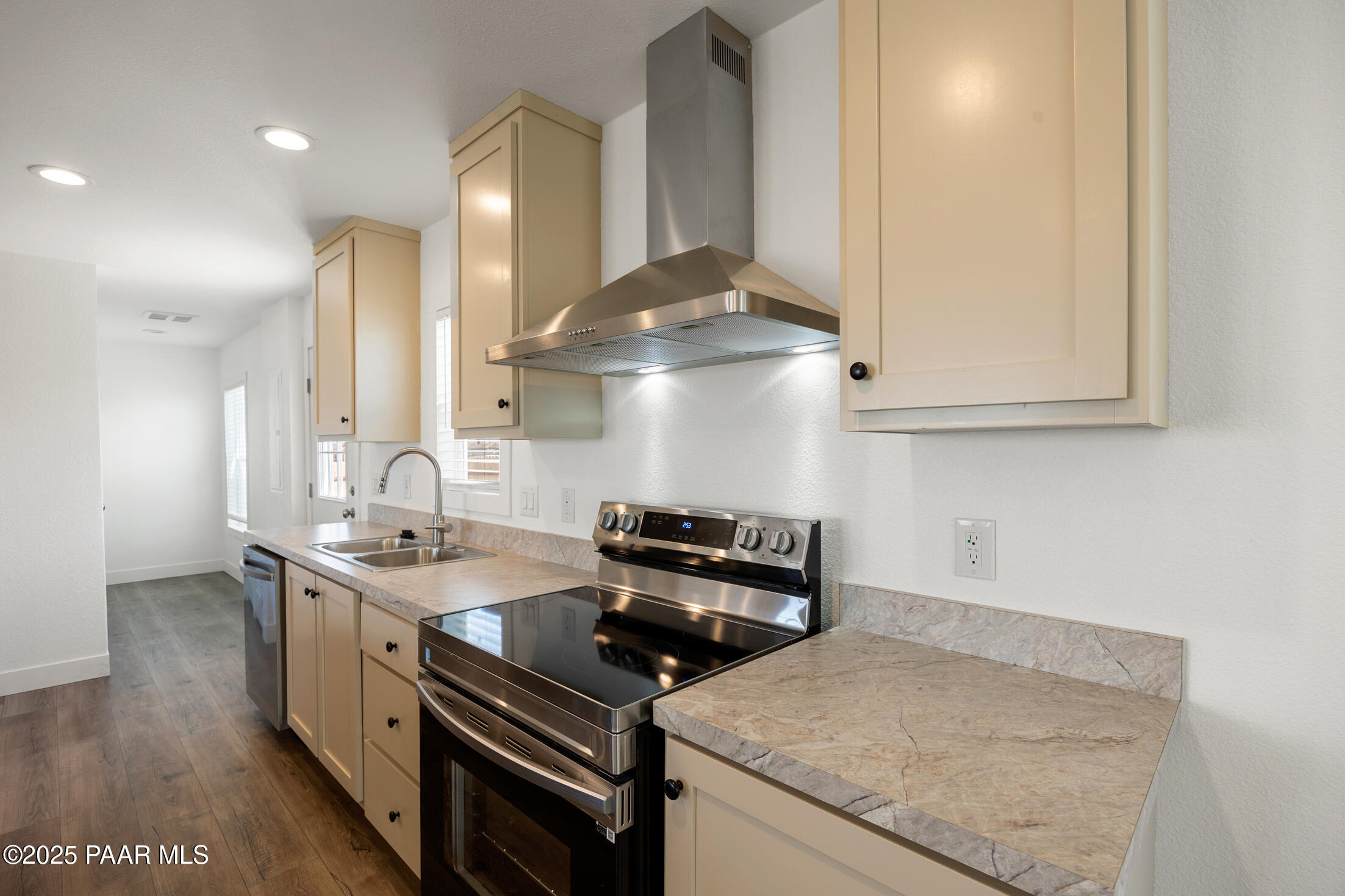 480 W Granada Street