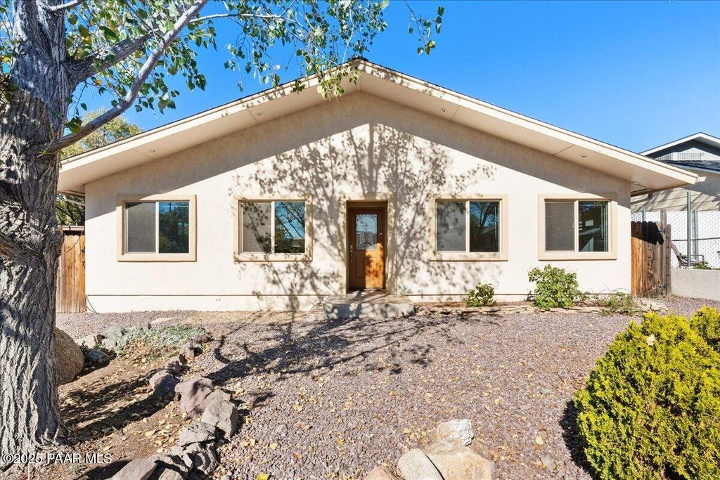 Photo of 710 Flora Street, Prescott, AZ 86301 (MLS # 1077723)