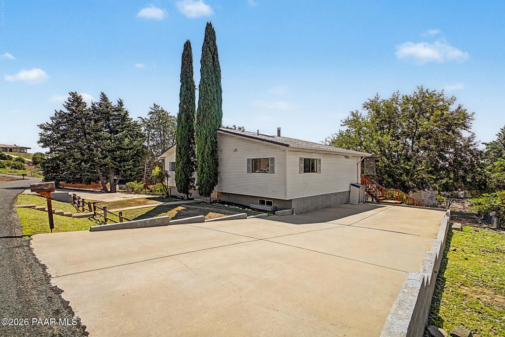 Photo of 11205 E Ironwood Lane, Dewey-Humboldt, AZ 86327 (MLS # 1084715)
