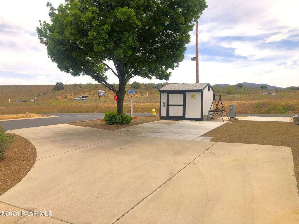 Photo of 824 N Mountain Brush Drive, Dewey-Humboldt, AZ 86327 (MLS # 1081304)