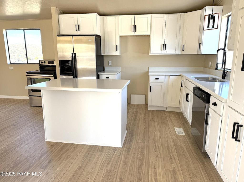 Photo of 13627 E Scooter Lane, Mayer, AZ 86333 (MLS # 1081369)