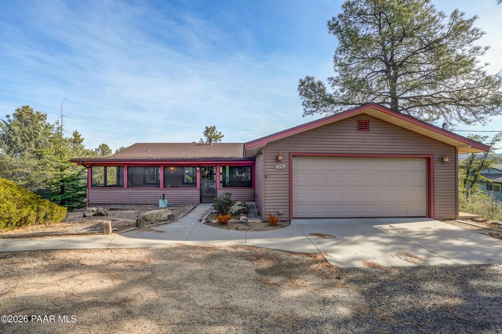 Photo of 725 Pebble Hill Lane, Prescott, AZ 86303 (MLS # 1078495)
