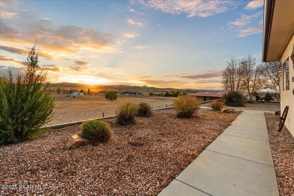 Photo of 20785 N Hackamore Lane, Paulden, AZ 86334 (MLS # 1077773)