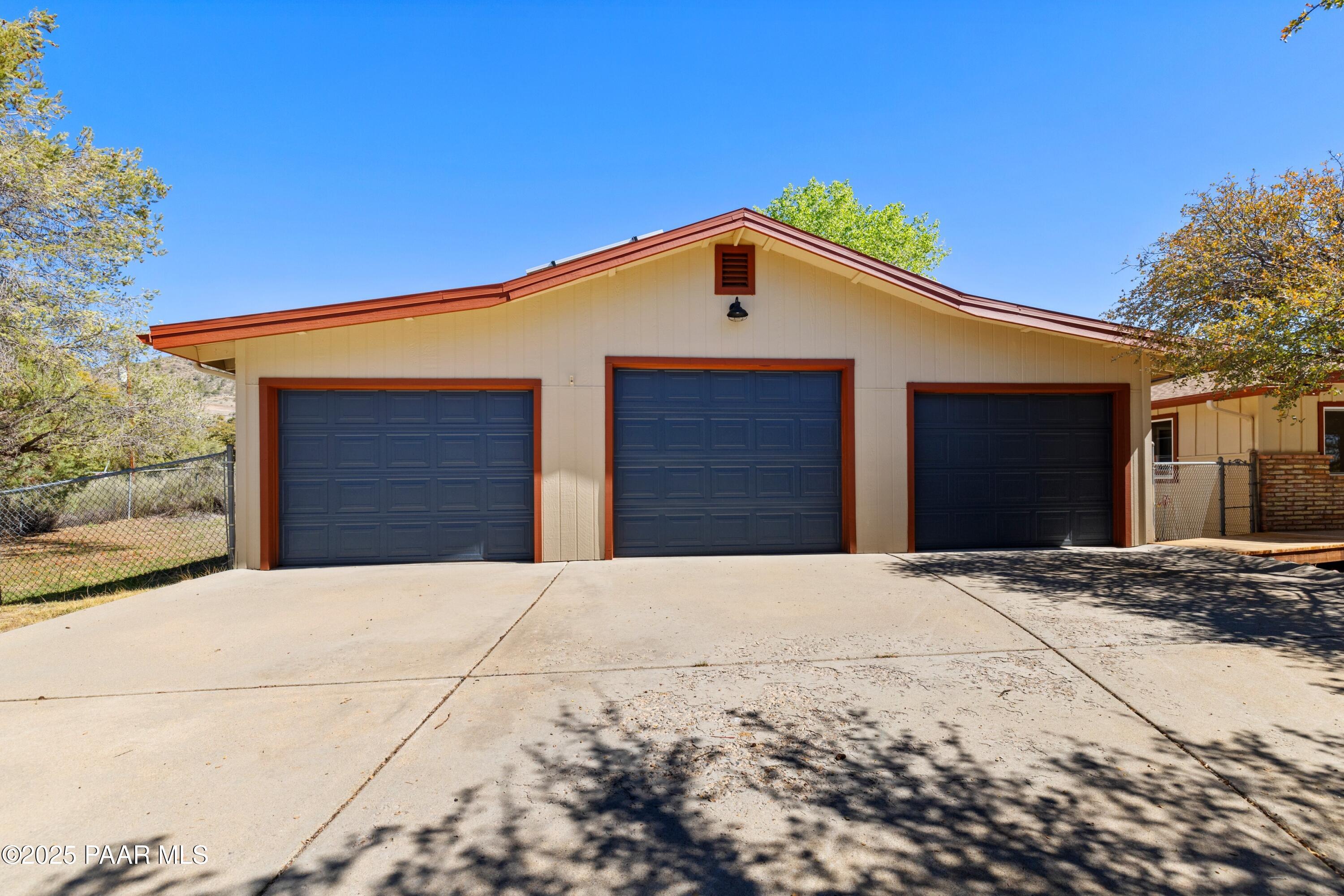 2194 W Dineh Drive