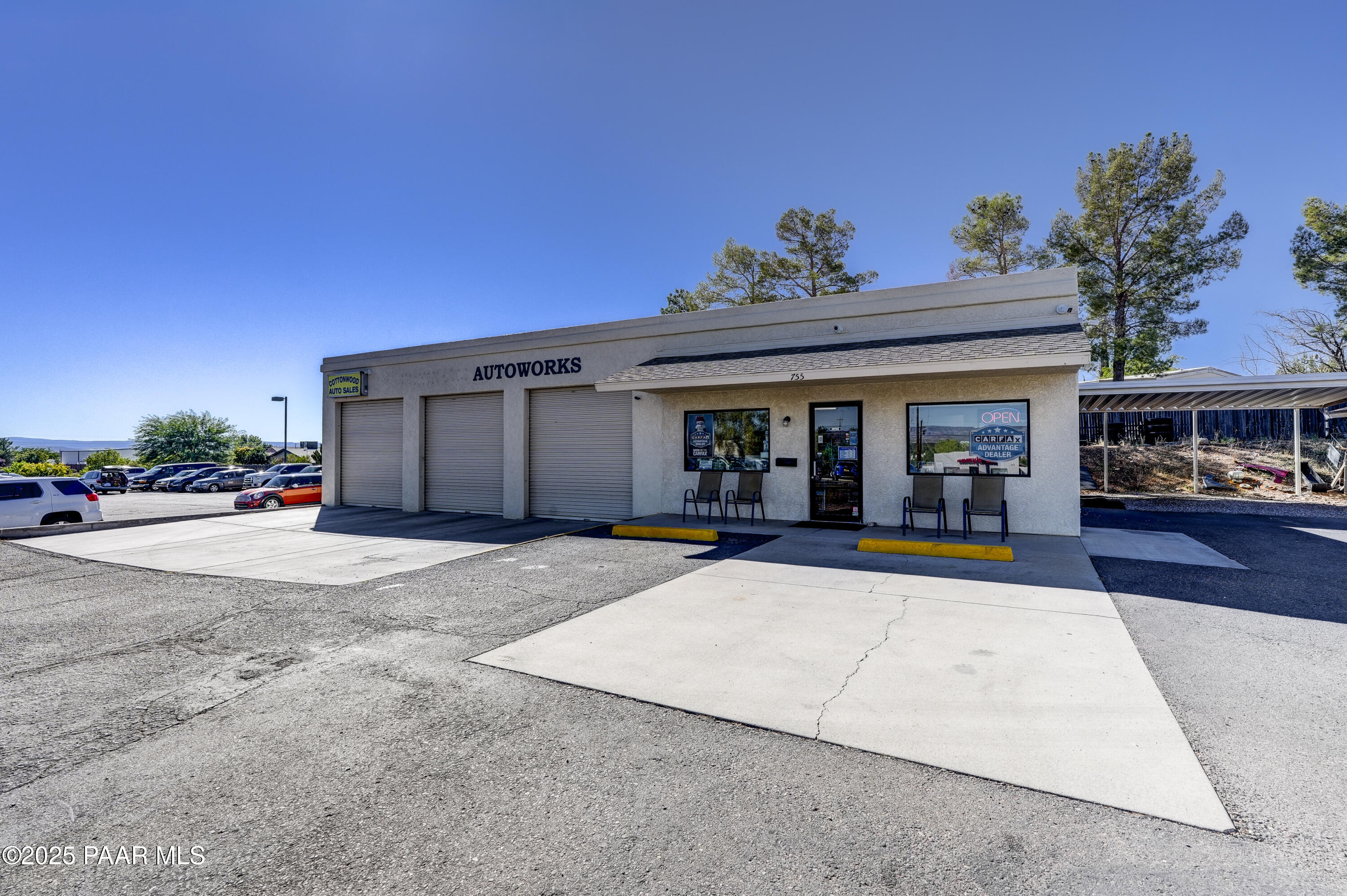 755 / 725 E State Route 89a