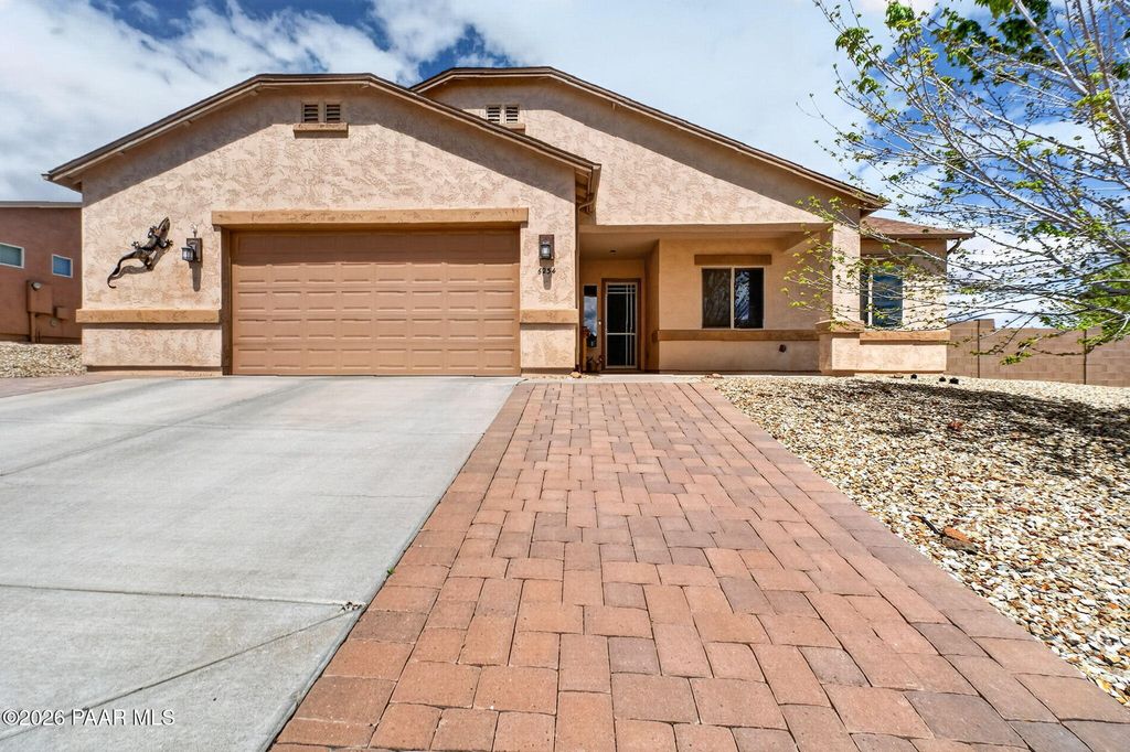 Photo of 6234 E Cambridge Avenue, Prescott Valley, AZ 86314 (MLS # 1081287)