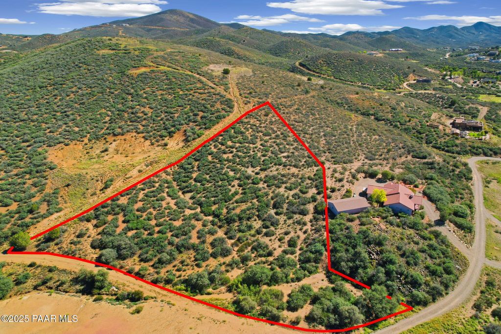 Photo of 599 S Apache Knolls Trail, Dewey-Humboldt, AZ 86327 (MLS # 1077291)
