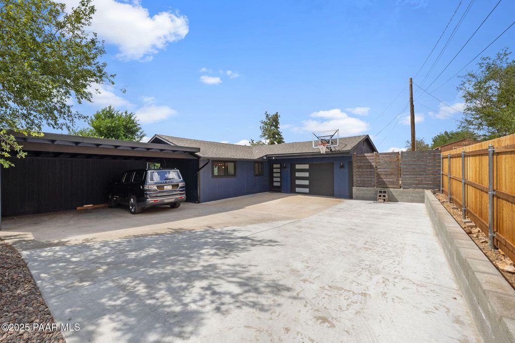 Photo of 253 S Willow Street, Prescott, AZ 86303 (MLS # 1078159)