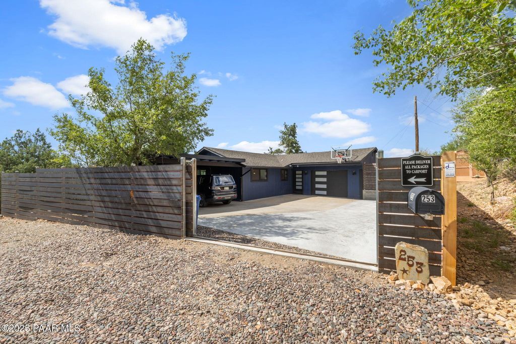 Photo of 253 S Willow Street, Prescott, AZ 86303 (MLS # 1078159)