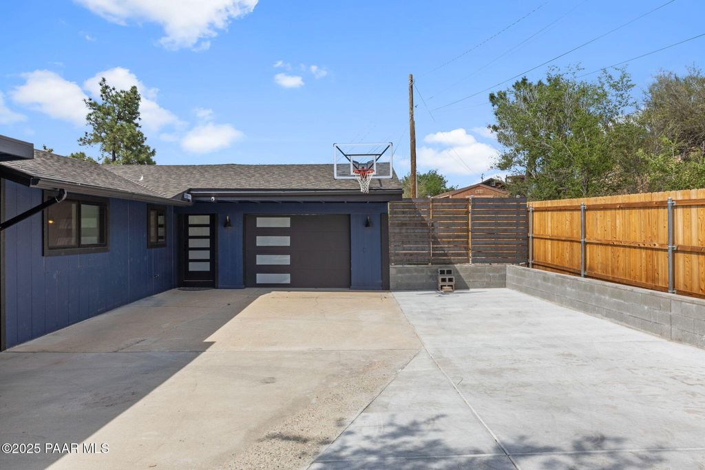 Photo of 253 S Willow Street, Prescott, AZ 86303 (MLS # 1078159)