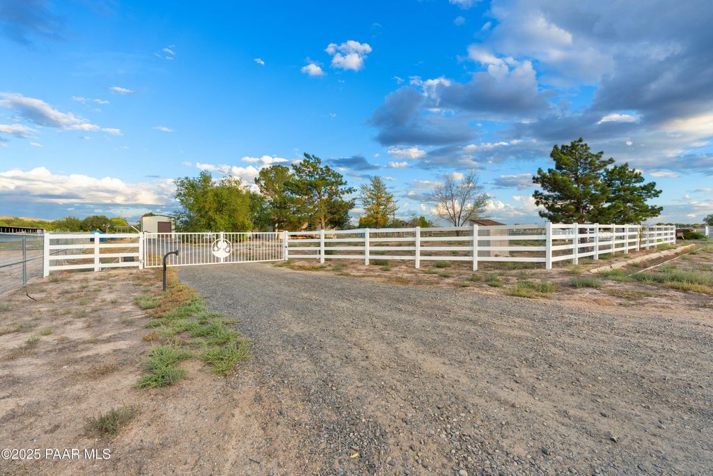 Photo of 3731 N Road 1 West, Chino Valley, AZ 86323 (MLS # 1077095)