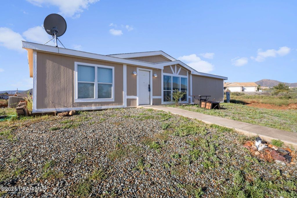 Photo of 9915 E Cranberry Road, Dewey-Humboldt, AZ 86327 (MLS # 1076841)
