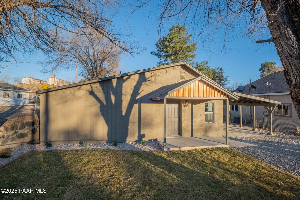 Photo of 571 Lincoln Avenue, Prescott, AZ 86301 (MLS # 1078292)