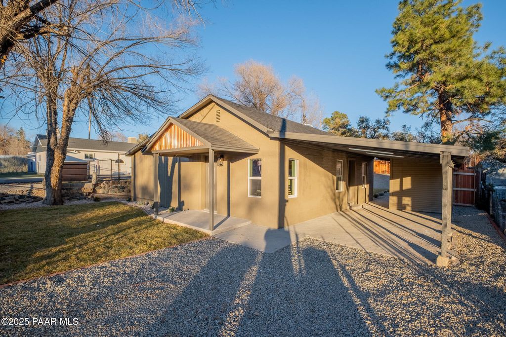 Photo of 571 Lincoln Avenue, Prescott, AZ 86301 (MLS # 1078292)
