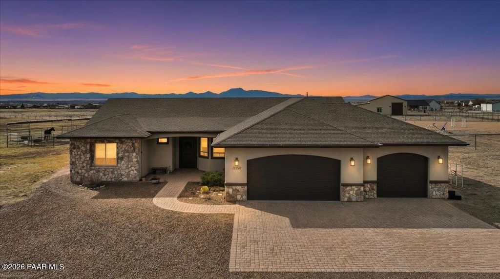 Photo of 11350 N Retriever Lane, Prescott Valley, AZ 86315 (MLS # 1078998)