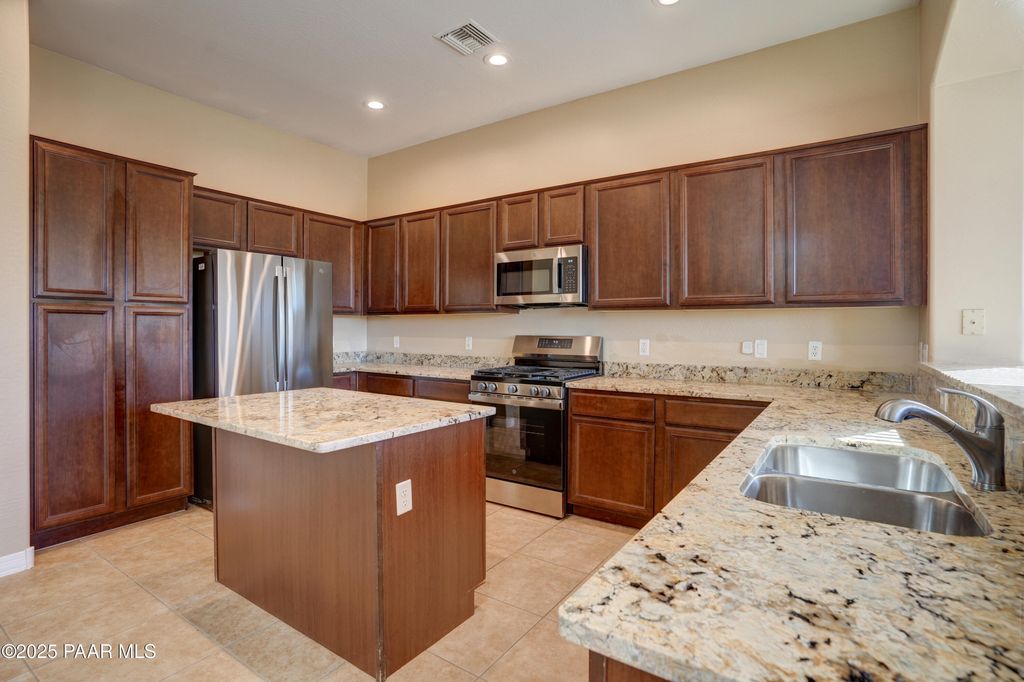 Photo of 955 N Ceballos Court, Dewey-Humboldt, AZ 86327 (MLS # 1076931)