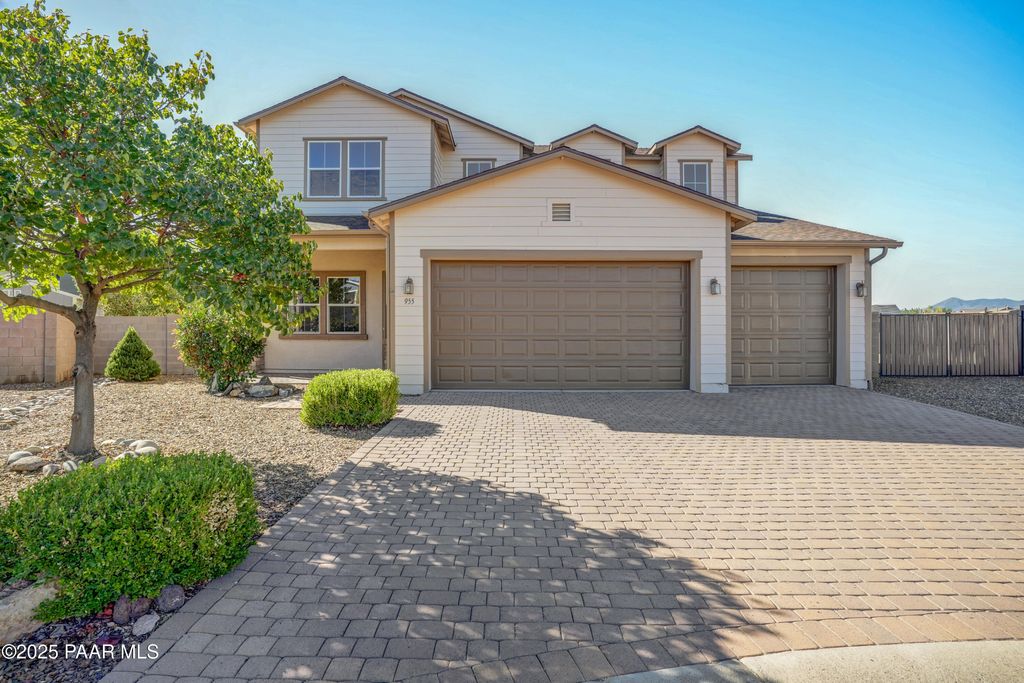 Photo of 955 N Ceballos Court, Dewey-Humboldt, AZ 86327 (MLS # 1076931)