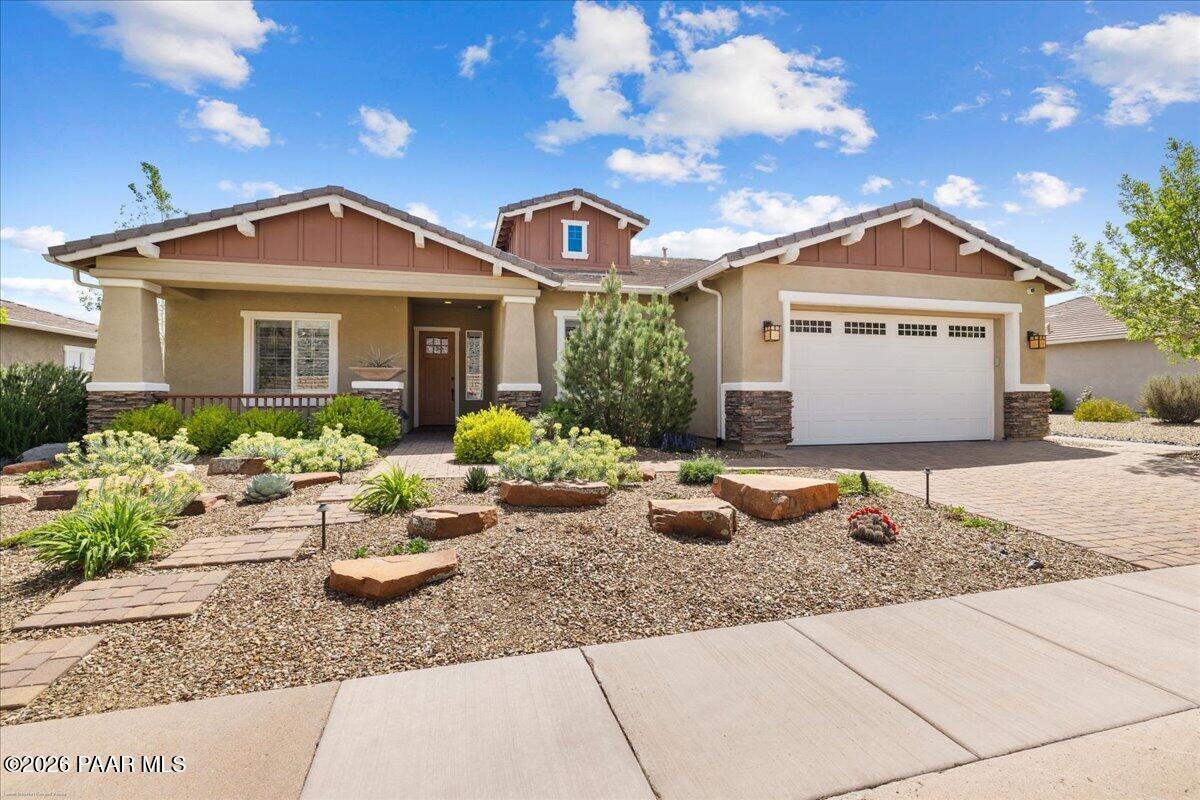 1221 S Lakeview Drive