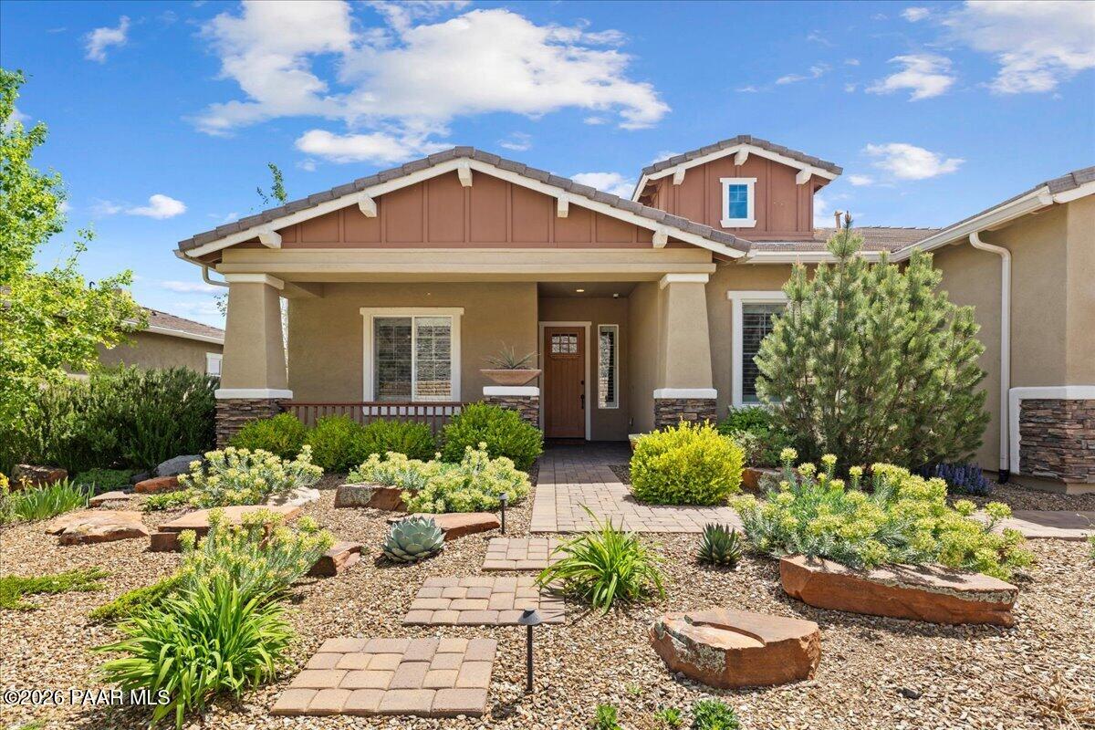1221 S Lakeview Drive