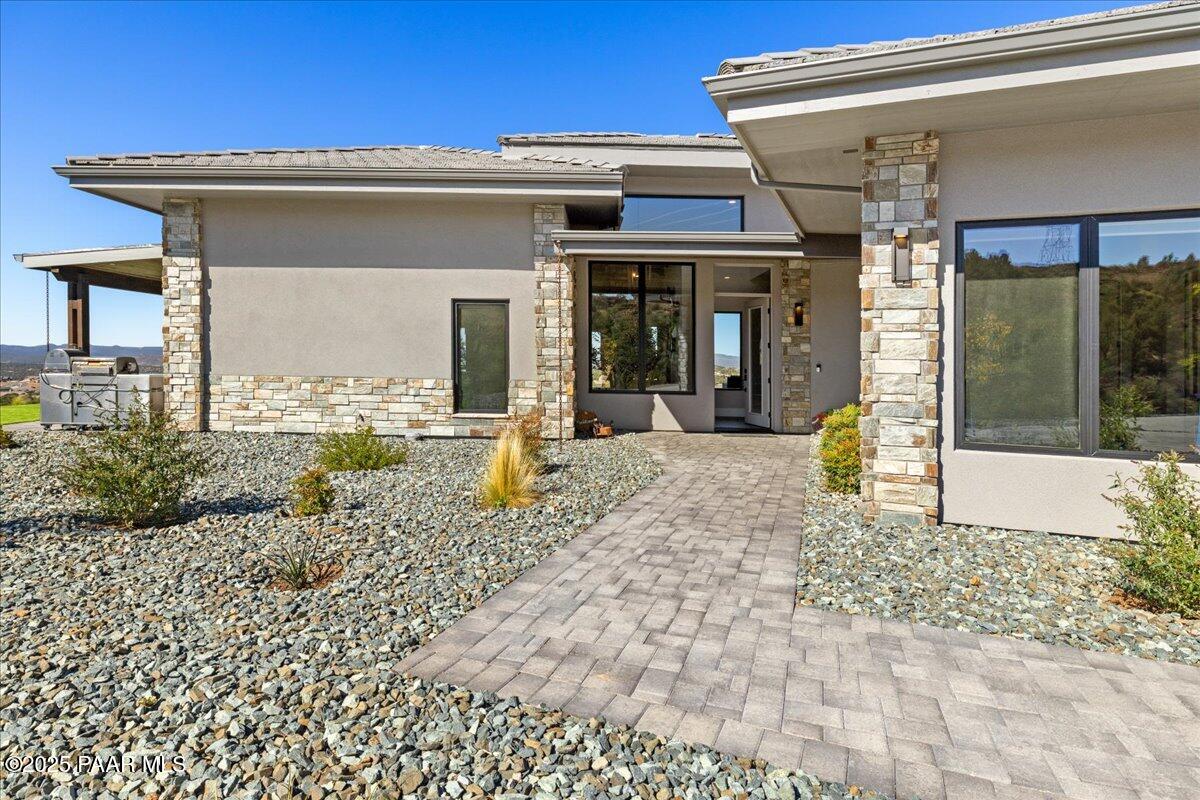 5535 W Corliss Circle