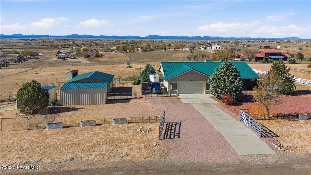 Photo of 25860 N Cabernet Lane, Paulden, AZ 86334 (MLS # 1078020)