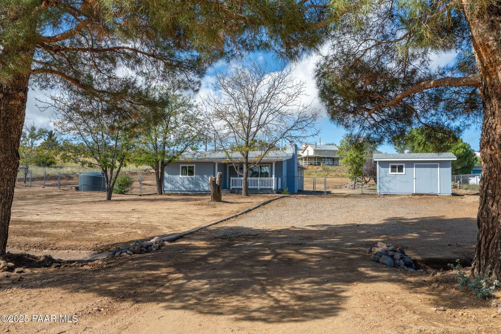 Photo of 280 S Antelope Drive, Dewey-Humboldt, AZ 86327 (MLS # 1077210)