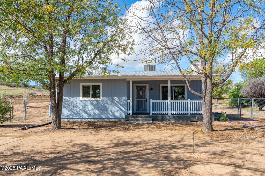 Photo of 280 S Antelope Drive, Dewey-Humboldt, AZ 86327 (MLS # 1077210)