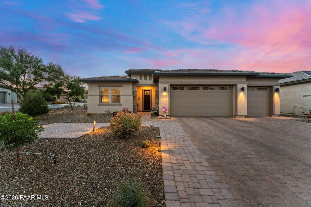Photo of 3050 Tapaderos Drive, Wickenburg, AZ 85390 (MLS # 1082242)