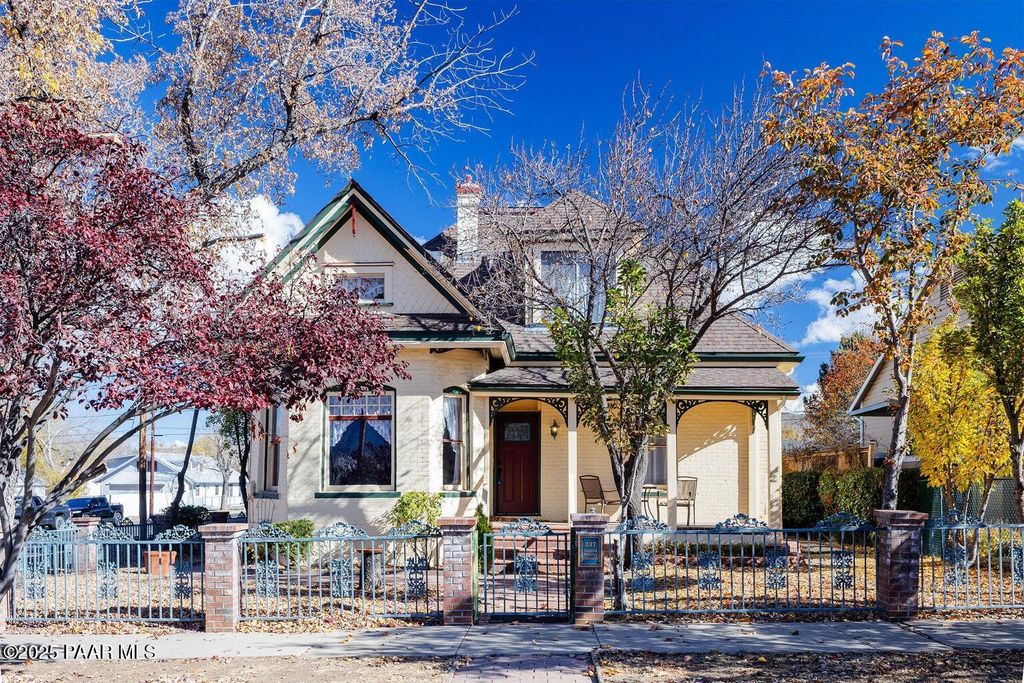 Photo of 337 N Mount Vernon Avenue, Prescott, AZ 86301 (MLS # 1077245)