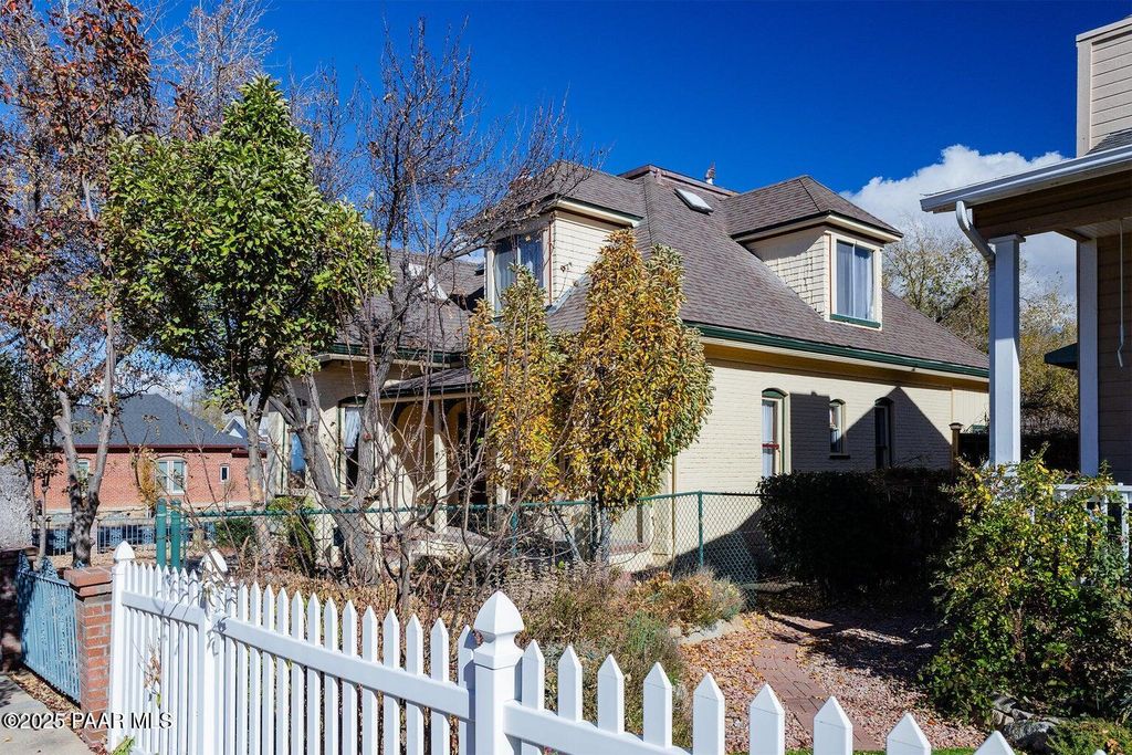 Photo of 337 N Mount Vernon Avenue, Prescott, AZ 86301 (MLS # 1077245)