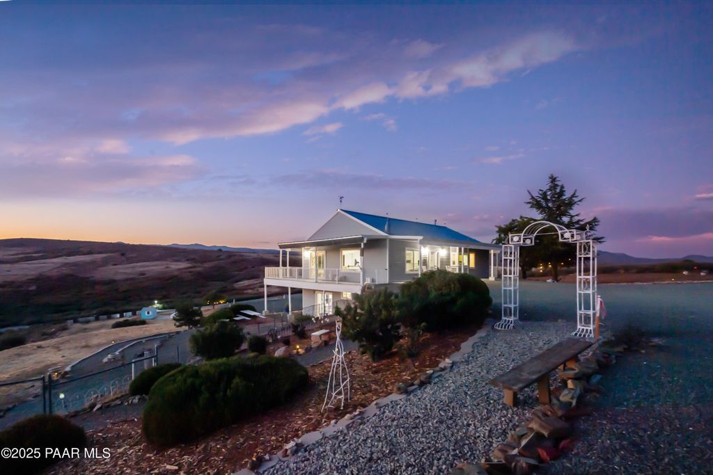 Photo of 17775 E Rocking J Lane, Dewey-Humboldt, AZ 86327 (MLS # 1076671)