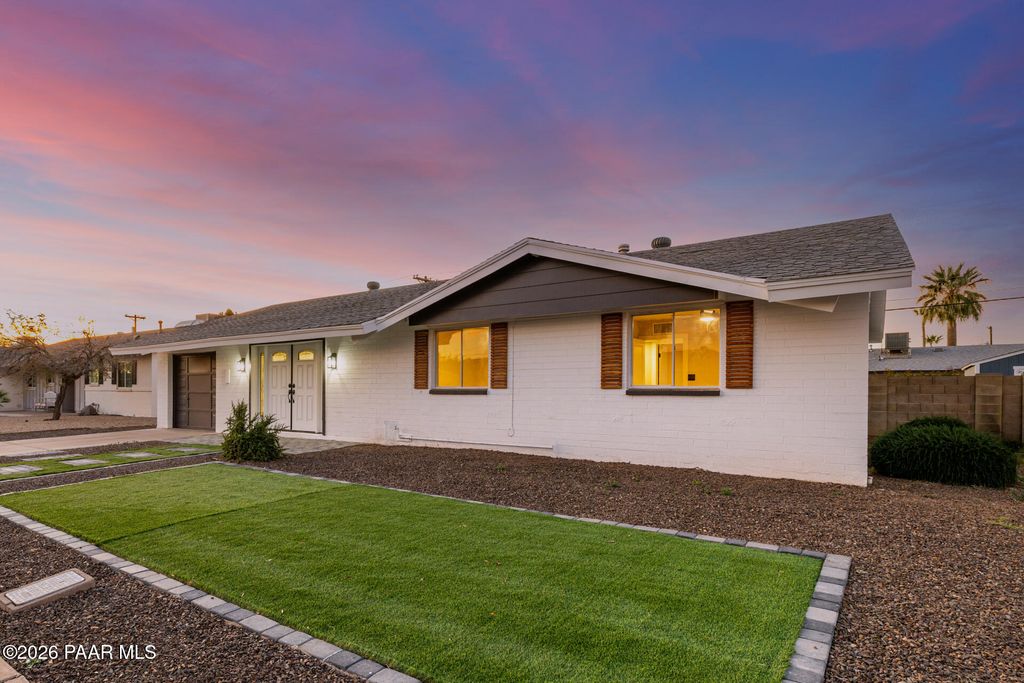 Photo of 8262 E Monte Vista Road, Scottsdale, AZ 85257 (MLS # 1079902)