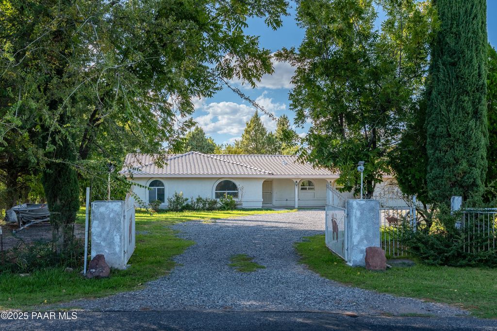 Photo of 10885 E Pear Tree Drive, Cornville, AZ 86325 (MLS # 1076960)