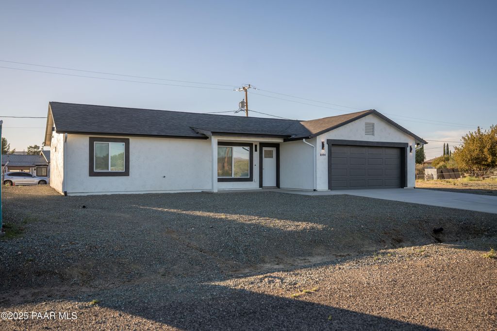 Photo of 16494 S White Rock Lane, Mayer, AZ 86333 (MLS # 1077576)
