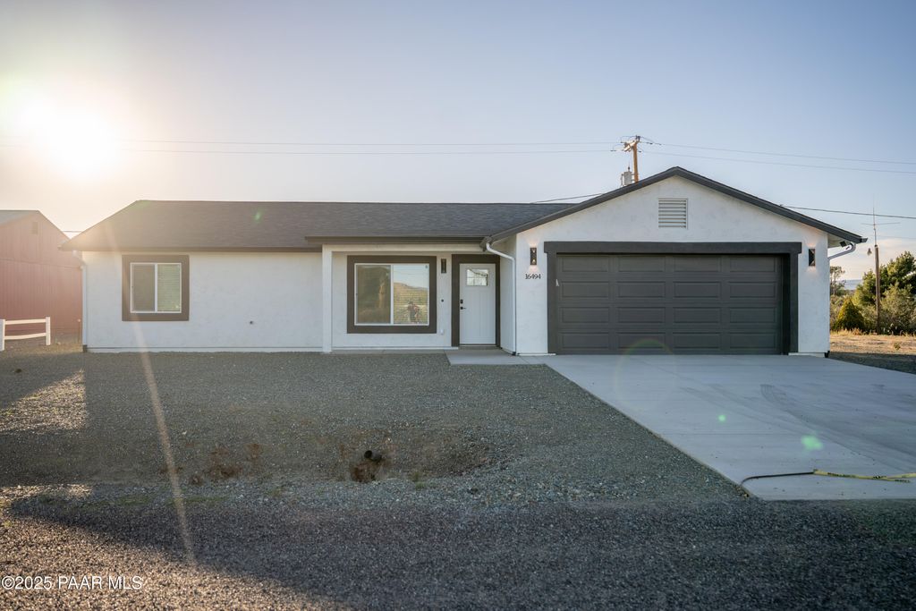 Photo of 16494 S White Rock Lane, Mayer, AZ 86333 (MLS # 1077576)