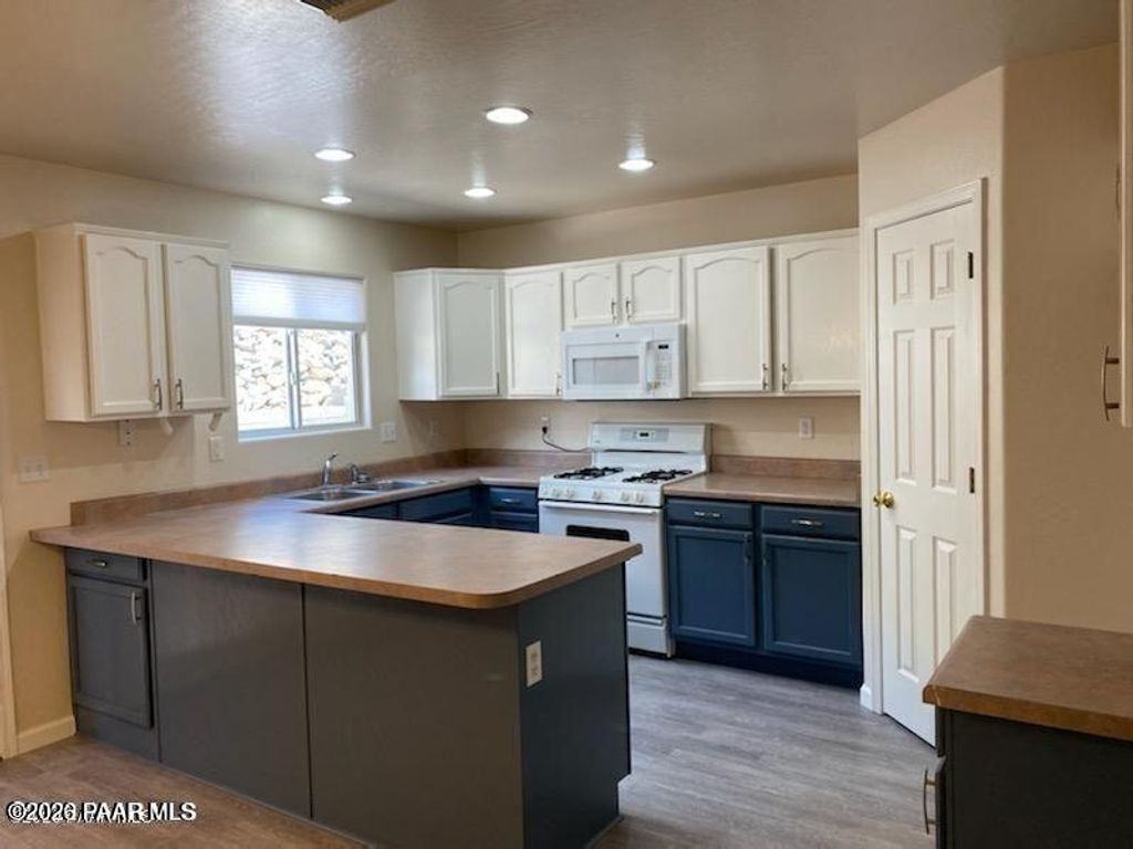 Photo of 1273 N Barzona Avenue #B, Dewey-Humboldt, AZ 86327 (MLS # 1078896)