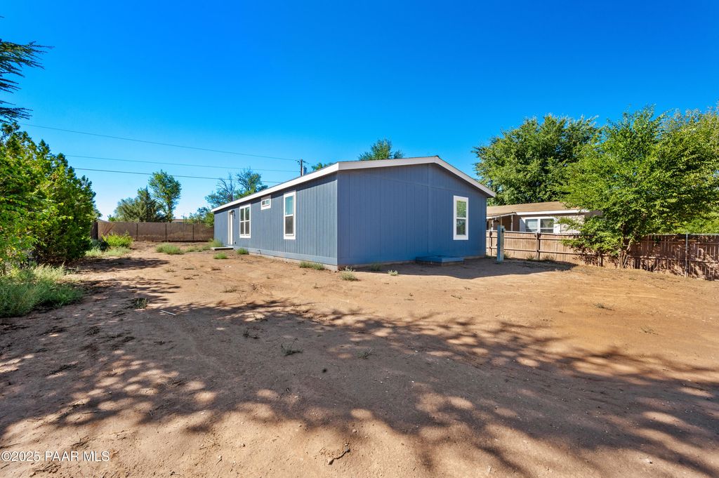 Photo of 369 Granada Drive, Paulden, AZ 86334 (MLS # 1076840)
