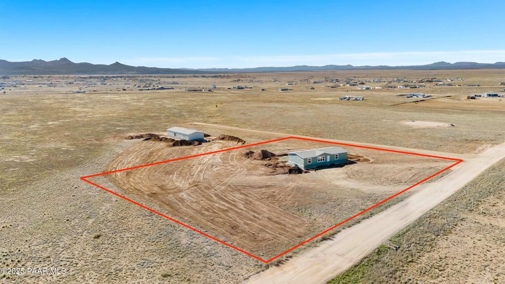 Photo of 3311 W Cherry Blossom Lane, Paulden, AZ 86334 (MLS # 1078231)