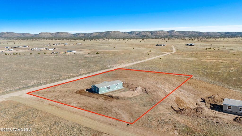 Photo of 3311 W Cherry Blossom Lane, Paulden, AZ 86334 (MLS # 1078231)