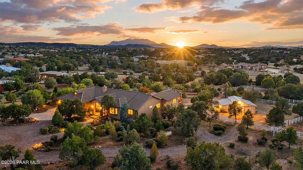 Photo of 13832 N Spotted Eagle Drive, Prescott, AZ 86305 (MLS # 1079806)