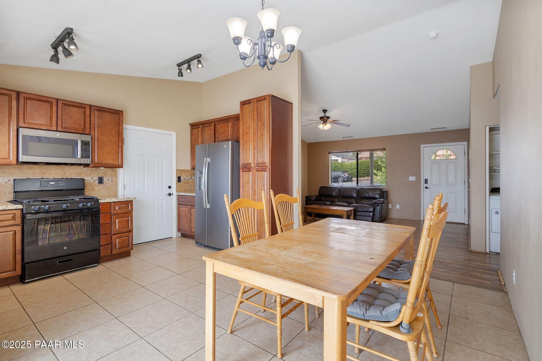 6017 N Tower Lane