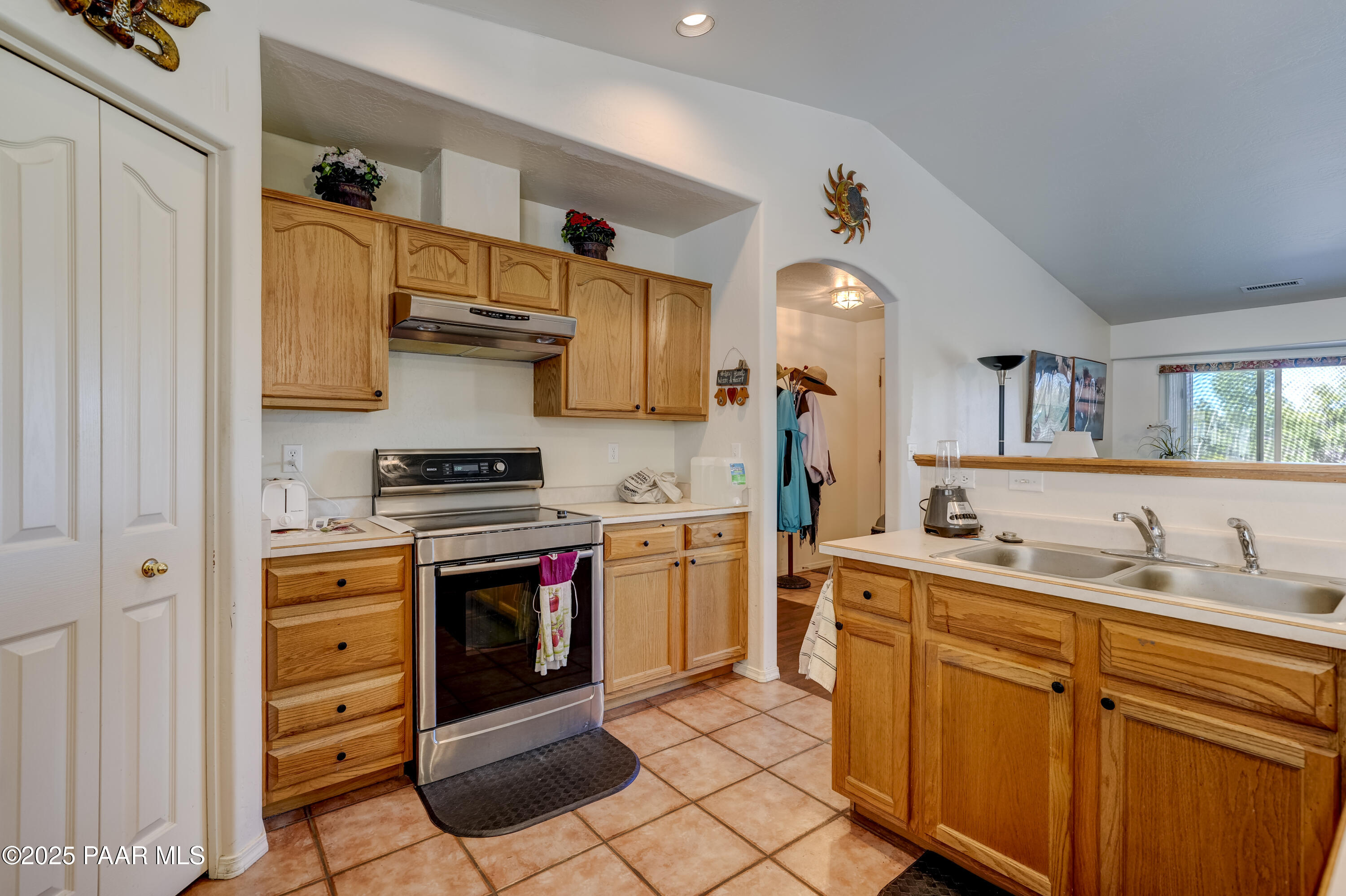 4225 N Saratoga Drive