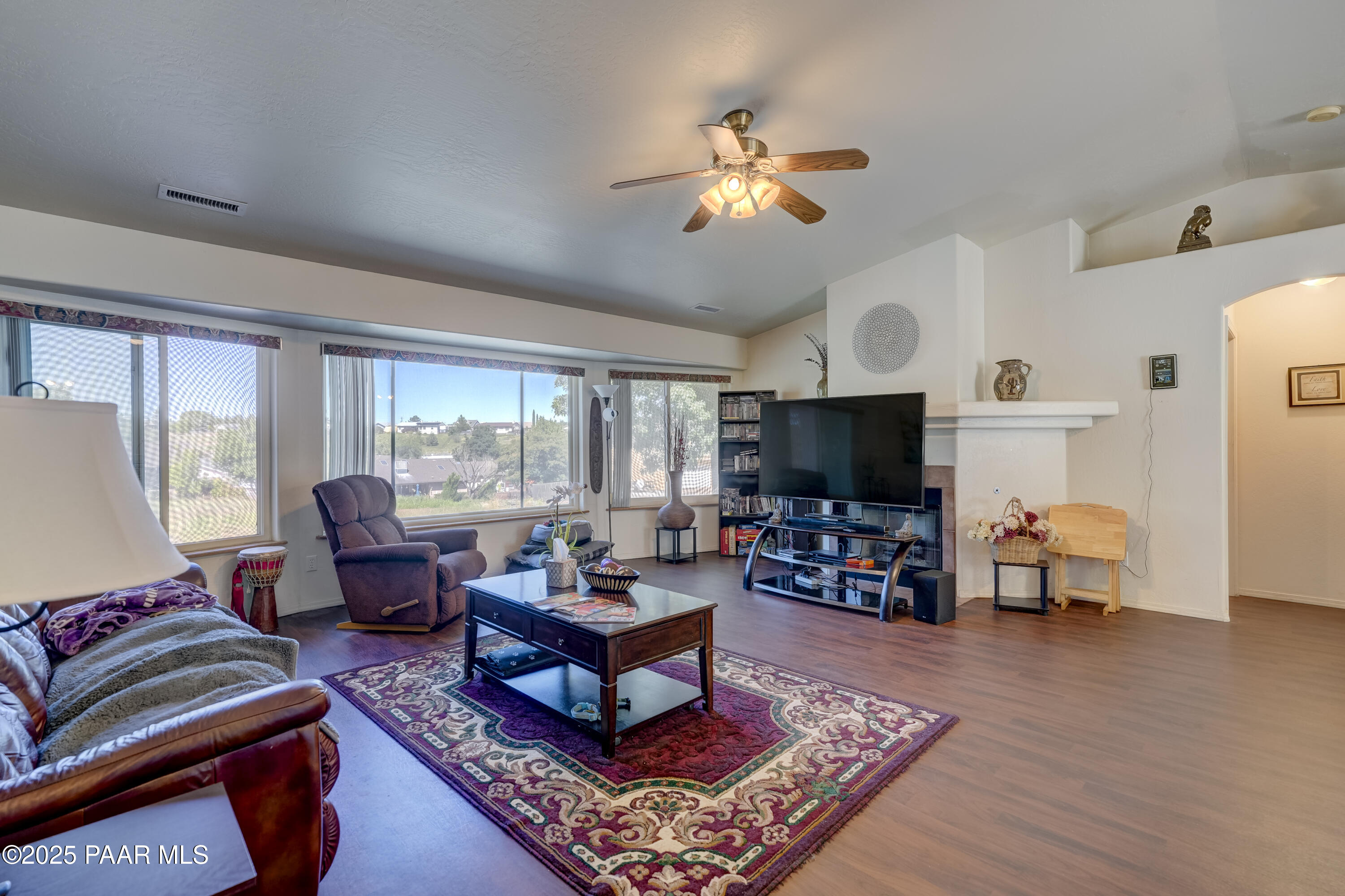 4225 N Saratoga Drive