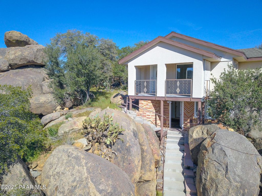 Photo of 23333 S Mountainaire Drive, Yarnell, AZ 85362 (MLS # 1077554)