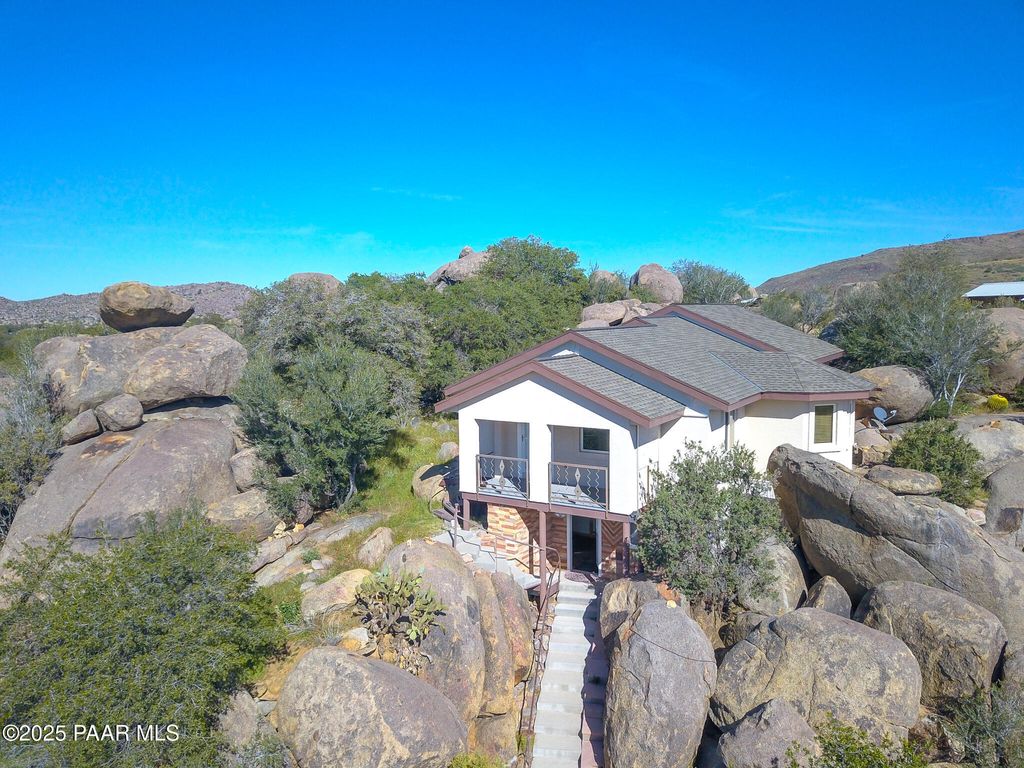 Photo of 23333 S Mountainaire Drive, Yarnell, AZ 85362 (MLS # 1077554)