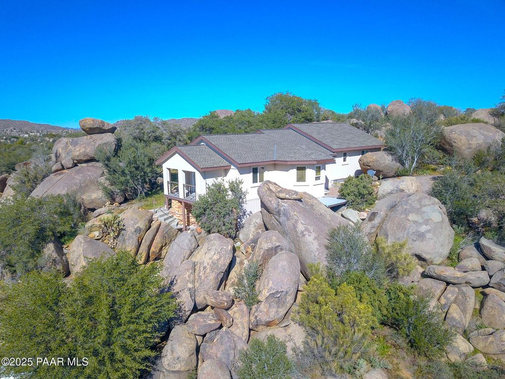 Photo of 23333 S Mountainaire Drive, Yarnell, AZ 85362 (MLS # 1077554)