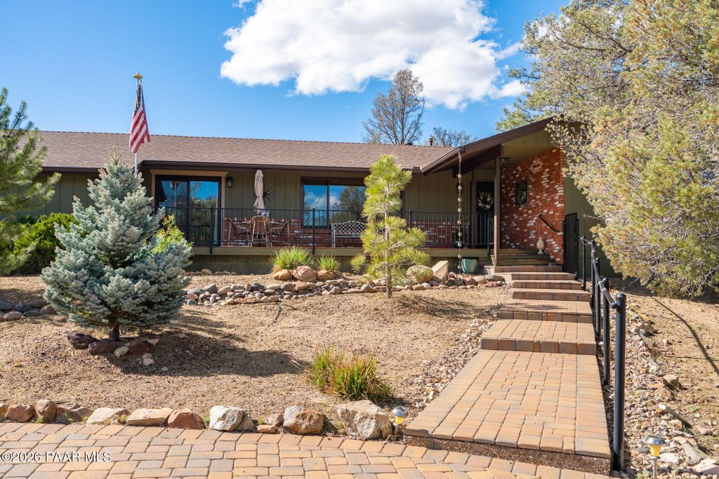 Photo of 1 Highland Terrace, Prescott, AZ 86305 (MLS # 1081221)