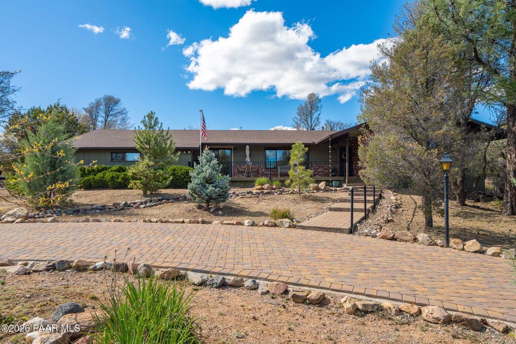 Photo of 1 Highland Terrace, Prescott, AZ 86305 (MLS # 1081221)