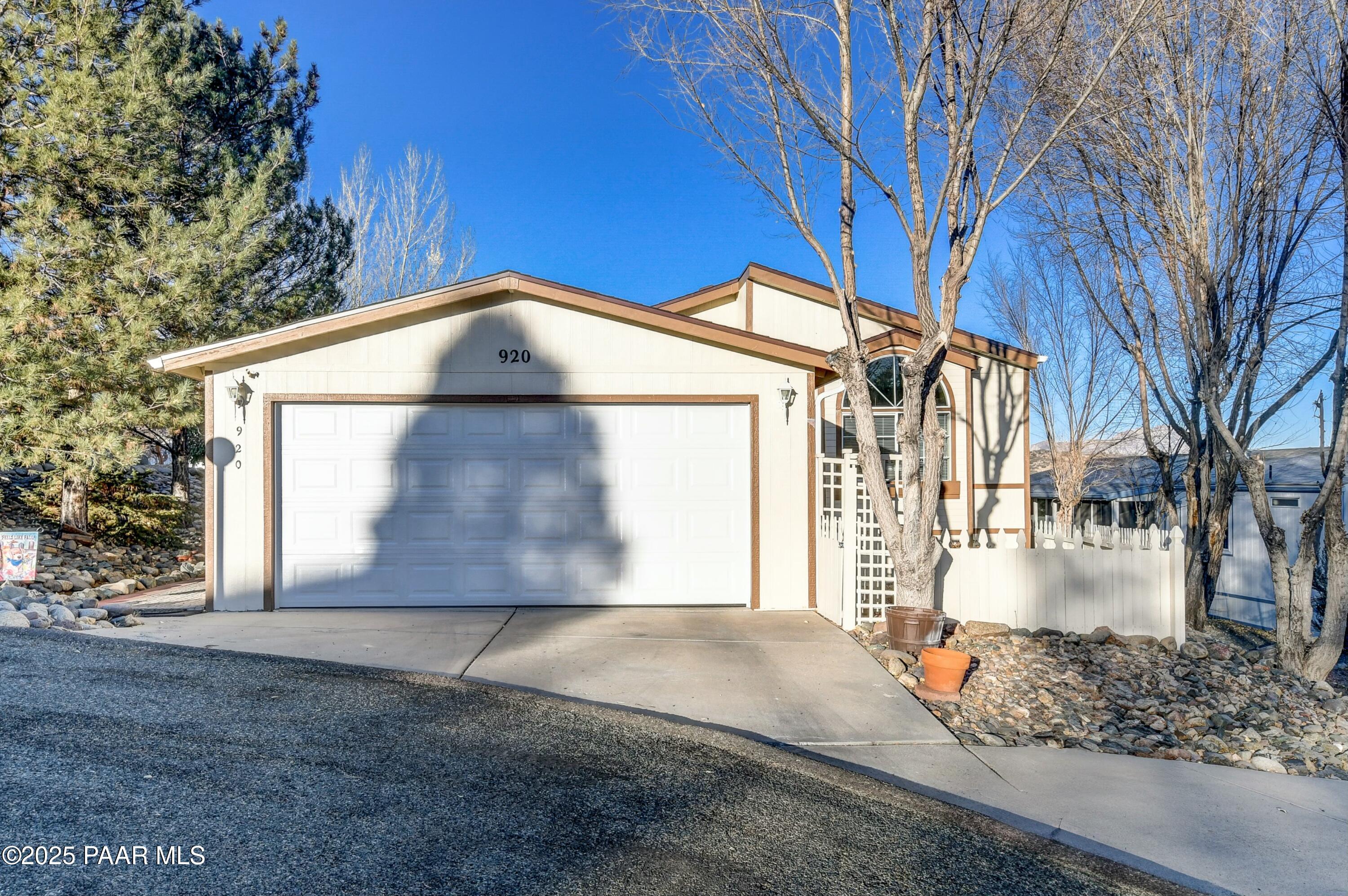 920 N Mountain Hollow Court