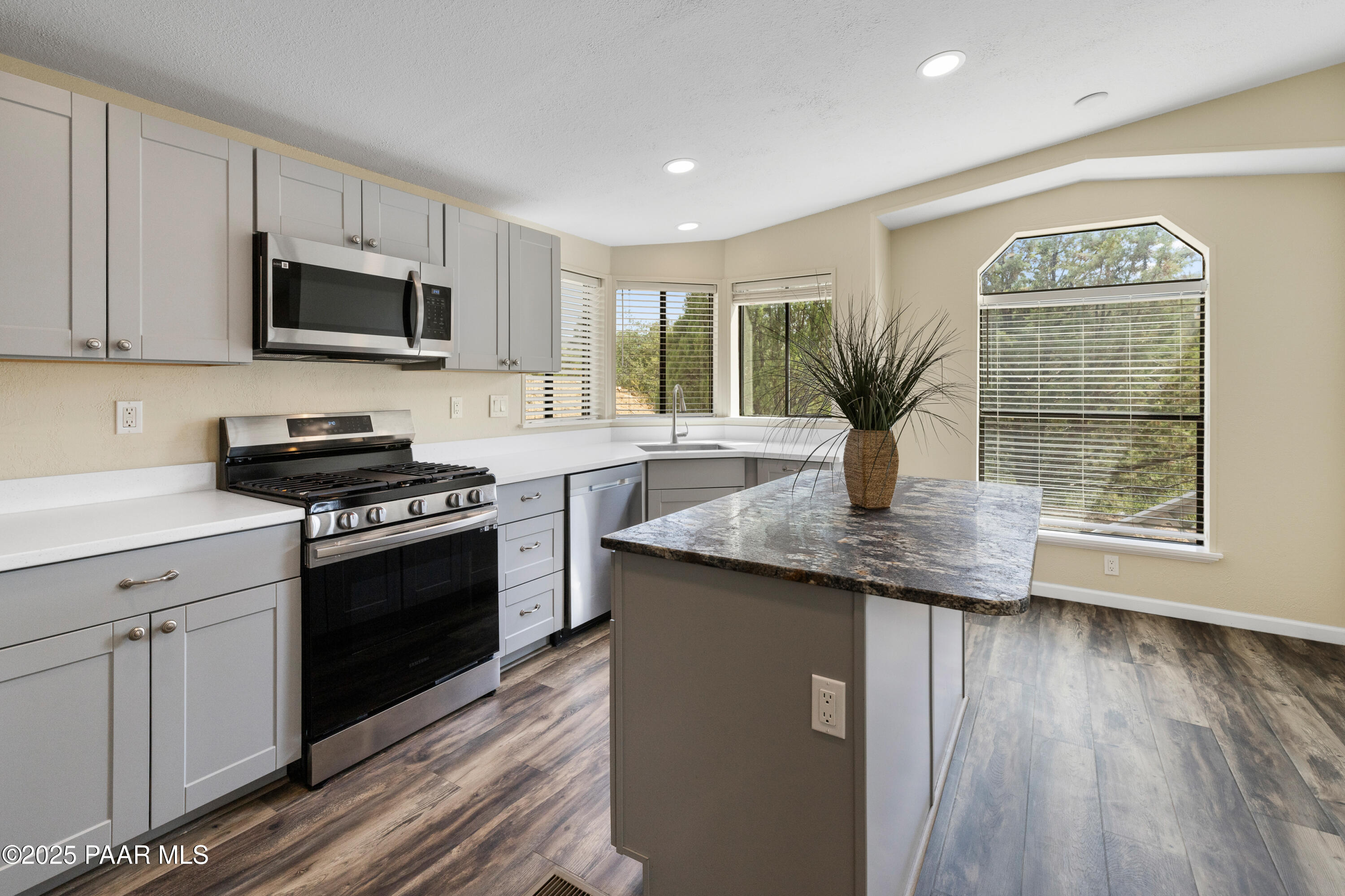 1947 E Mountain Hollow Drive